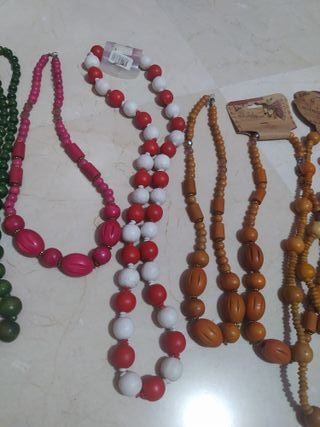 Collar madera colores 