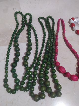 Collar madera colores 