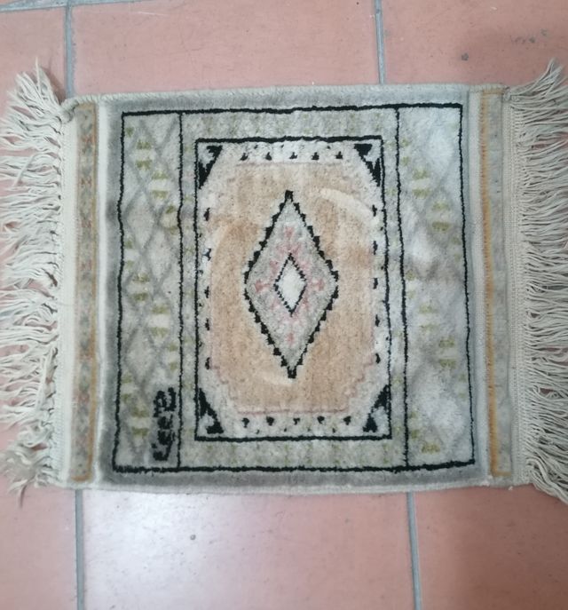 pequeña alfombra mini pakistaní