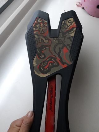 Monopatin waveboard 