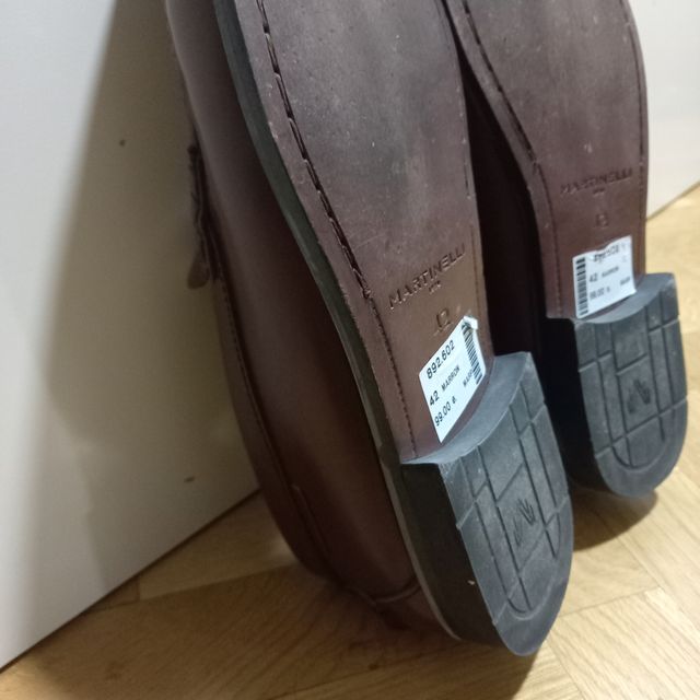 Mocasines piel marrón talla 42. Marca Martinelli.
