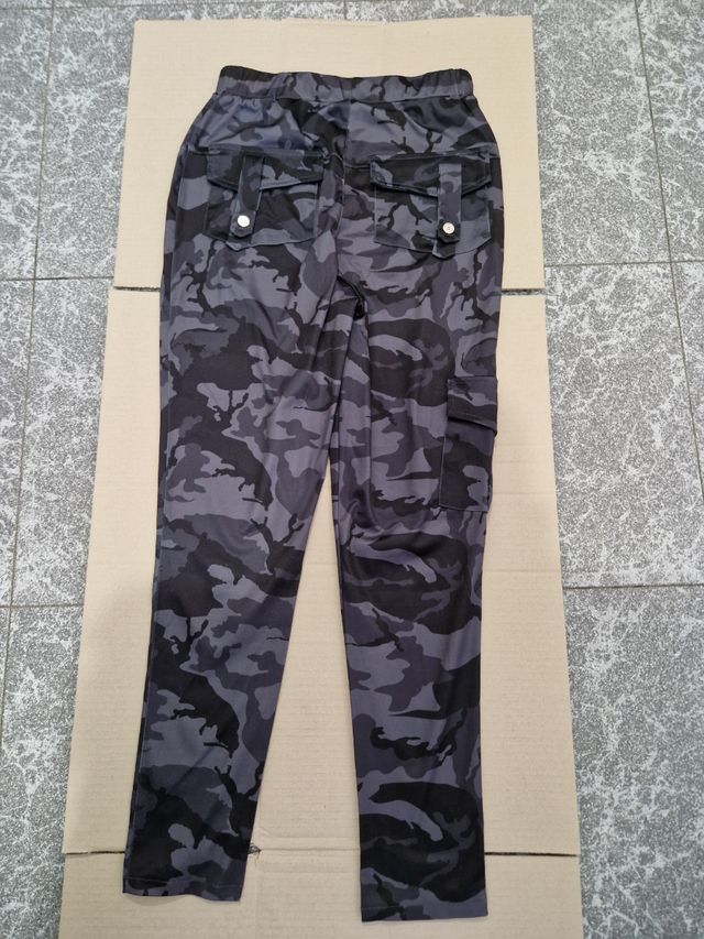 pantalón estilo militar