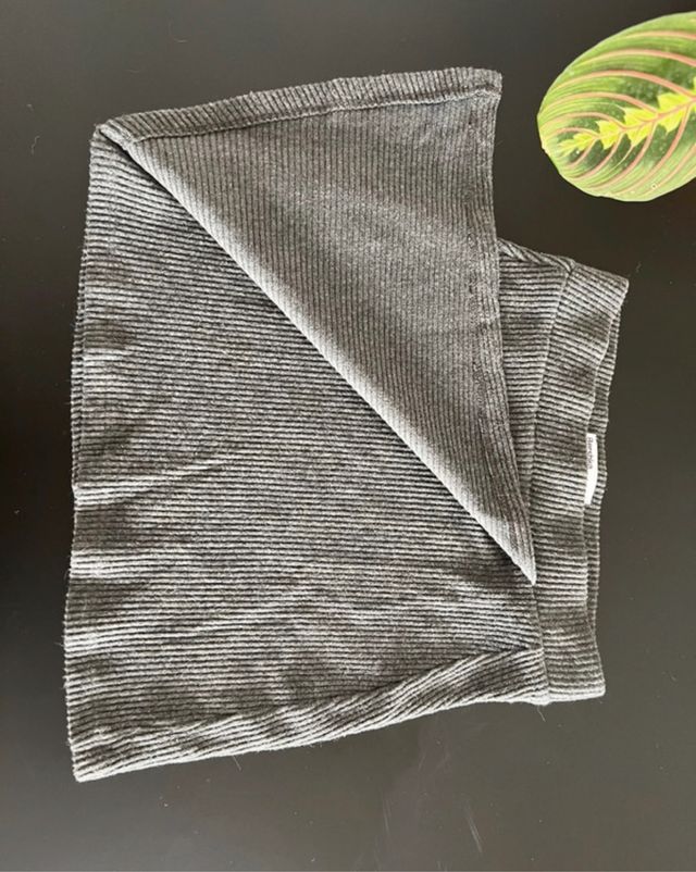 Conjunto canalé de chaqueta crop y minifalda