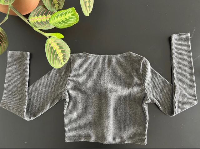 Conjunto canalé de chaqueta crop y minifalda