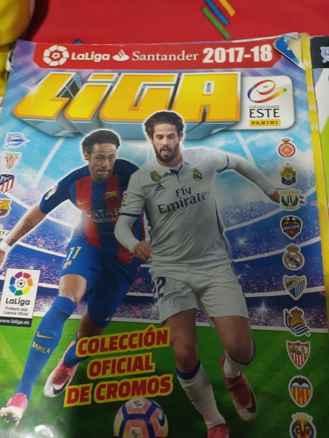 Album de coleccion con cromos pegados