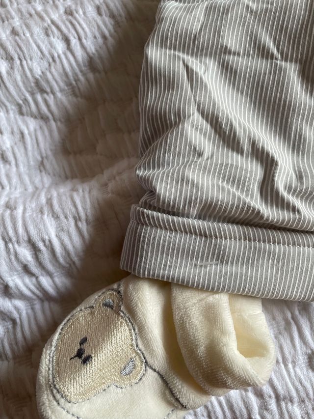 TRAJE 3 PIEZAS"NUEVO SIN ESTRENAR "SACO BEBE