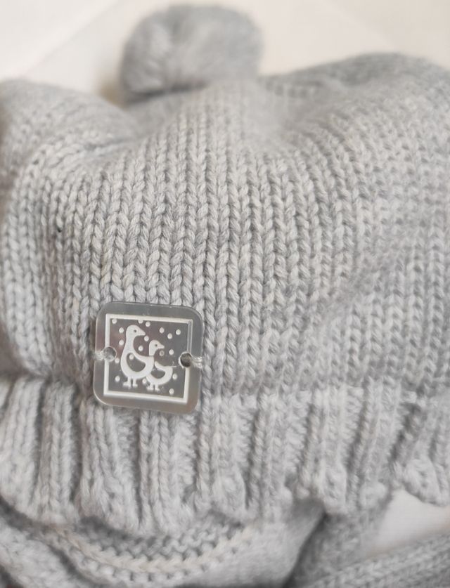 Gorro gris perla bebé Al agua patos