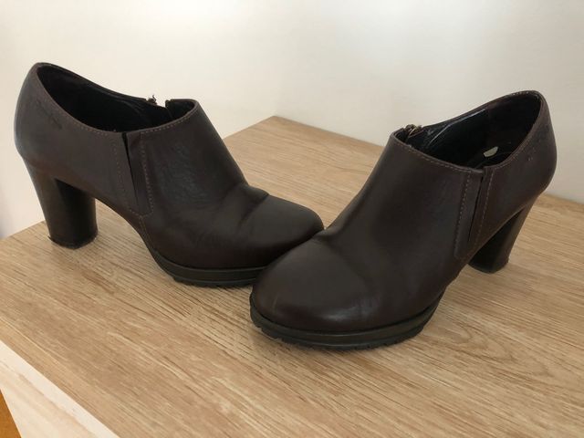 Zapatos marrones  de piel muy comodos