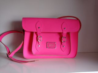 Bolso tipo maletín fucsia 