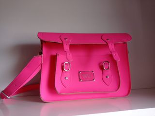 Bolso tipo maletín fucsia 