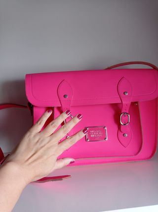 Bolso tipo maletín fucsia 