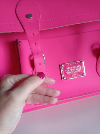 Bolso tipo maletín fucsia 