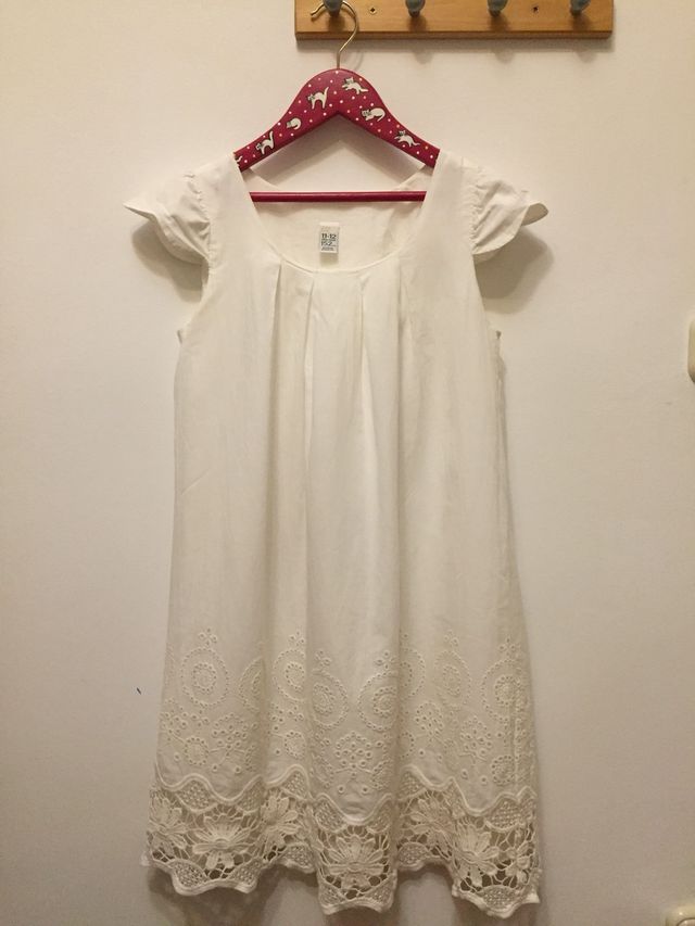 Vestido niña blanco Zara.