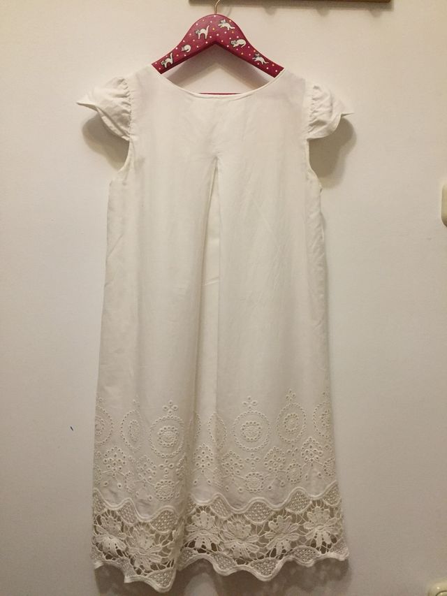 Vestido niña blanco Zara.
