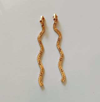 Pendientes largos dorados
