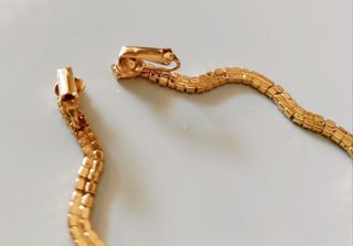 Pendientes largos dorados