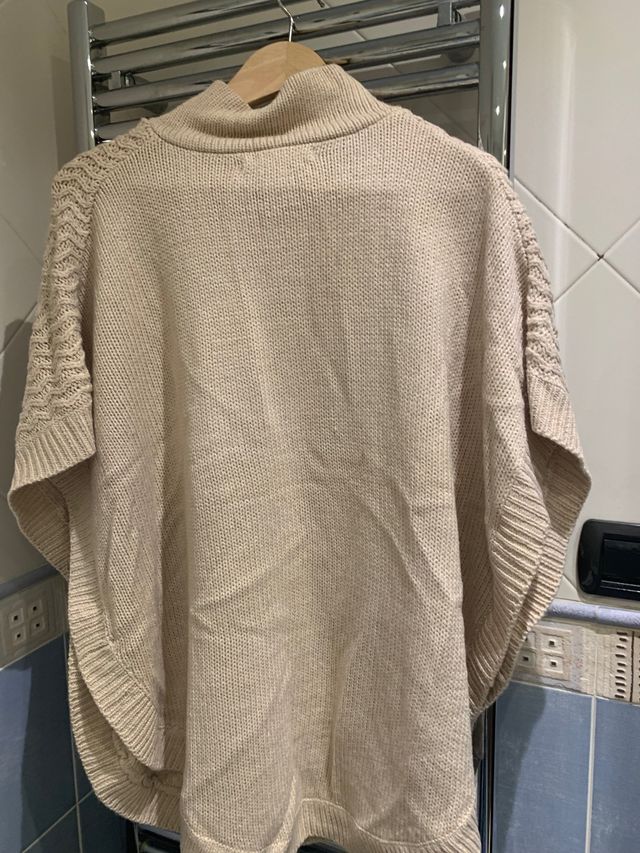 Poncho cuello alto . Sfera. Talla M.