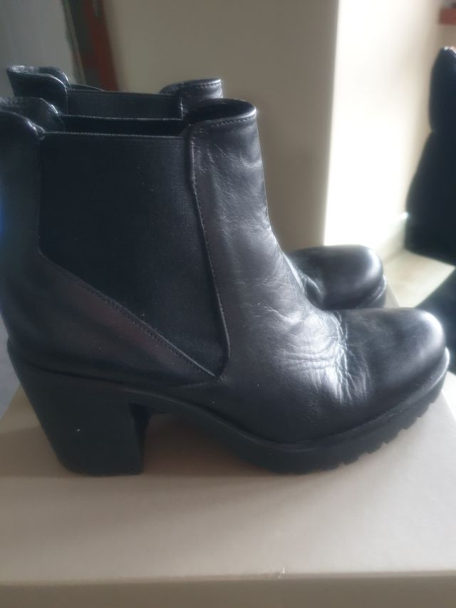 Stivaletti vera pelle neri n. 37