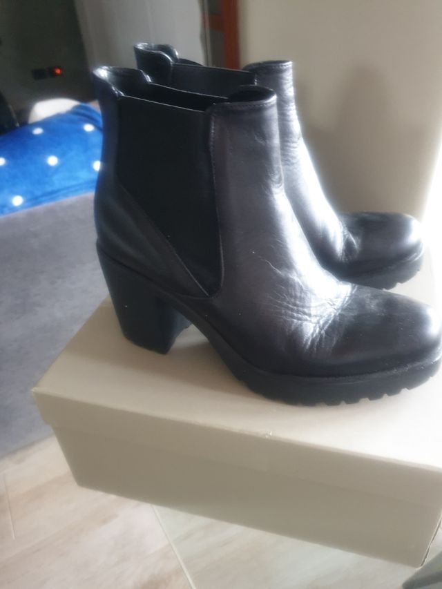 Stivaletti vera pelle neri n. 37