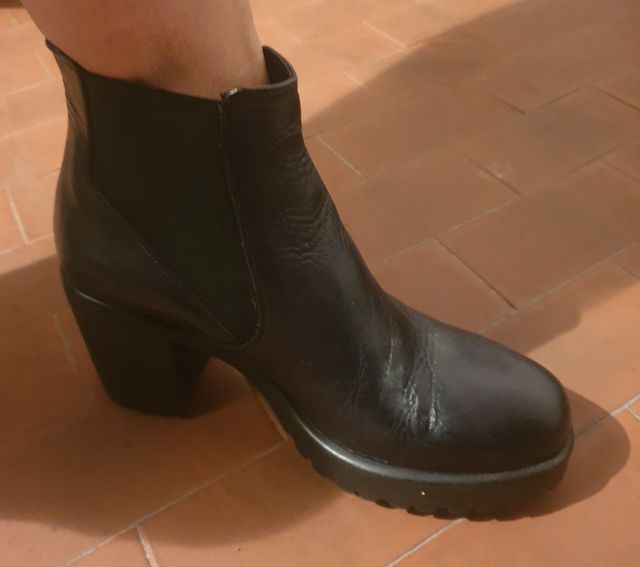 Stivaletti vera pelle neri n. 37