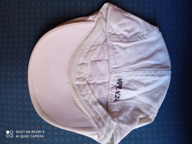 gorra de hombre blanca con visera estilo newsboy