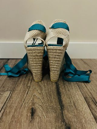 Alpargatas azules de raso y de firma  13cm talla37