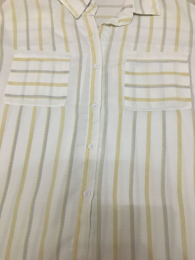 Camisa nueva, talla 42, de media manga.