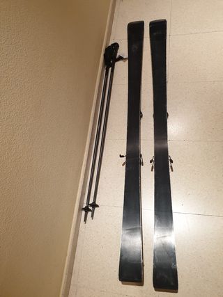 equipo de esqui  ALPINO, botas, esqui y bastones.