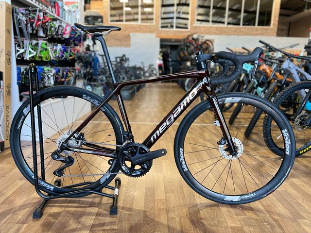 MEGAMO RAISE 05 SH12 2023 TALLA M em segunda mão durante EUR