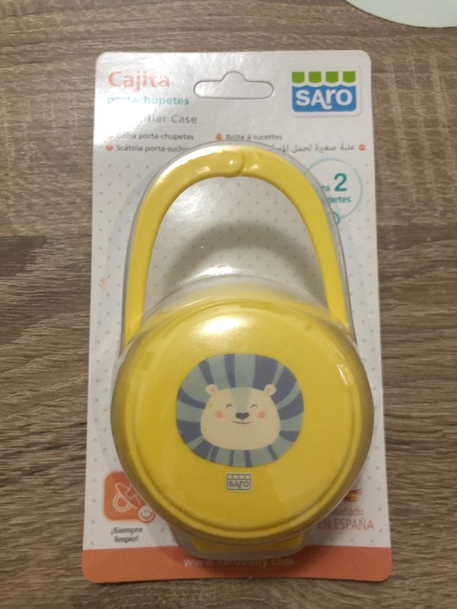 Porta chupetes Saro