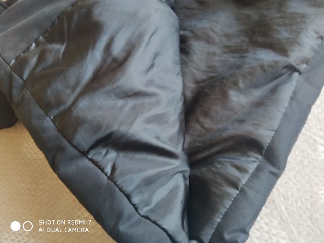 Abrigo negro con capucha pelo