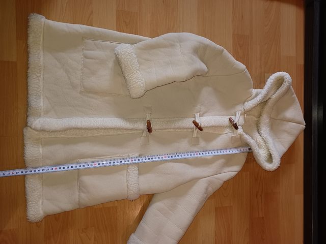 Abrigo niña talla 8. Color beis con borreguito