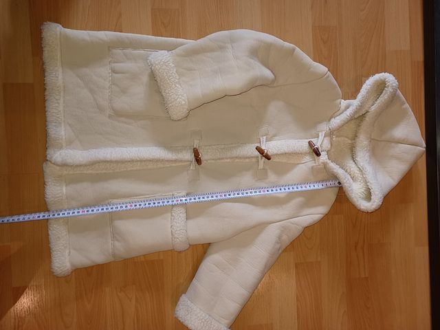 Abrigo niña talla 8. Color beis con borreguito