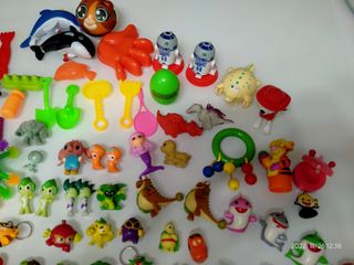 Lotto piccoli pupazzi giochini calamite assortiti