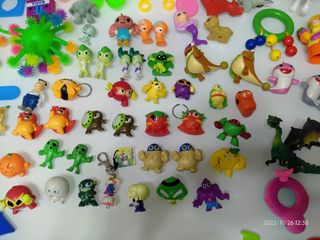 Lotto piccoli pupazzi giochini calamite assortiti