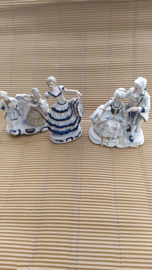 3 figuras de porcelana antigua.