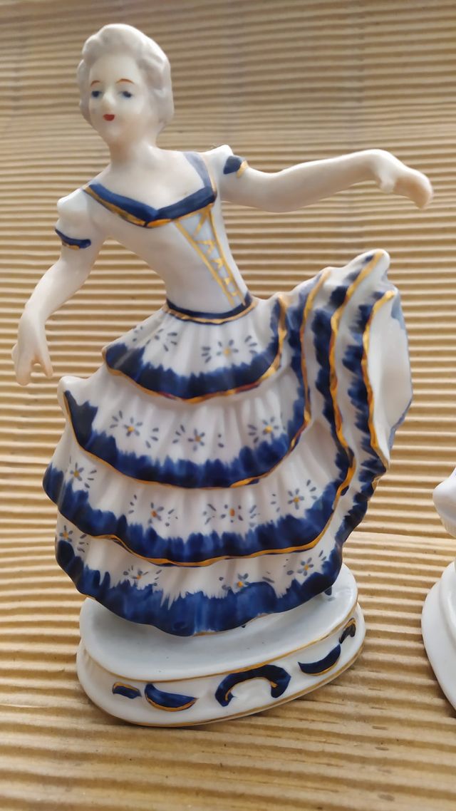 3 figuras de porcelana antigua.