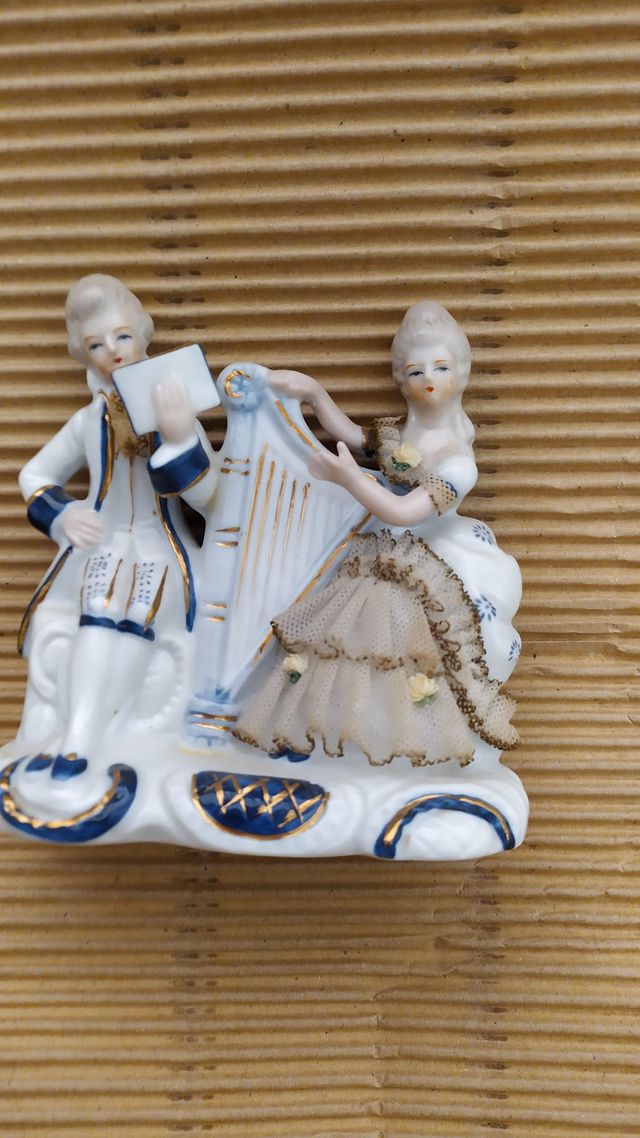 3 figuras de porcelana antigua.