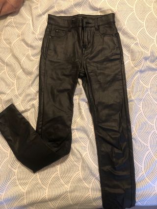 Pantalón efecto cuero