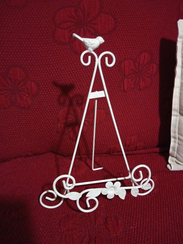 piedistallo in ferro ricamato nuovo