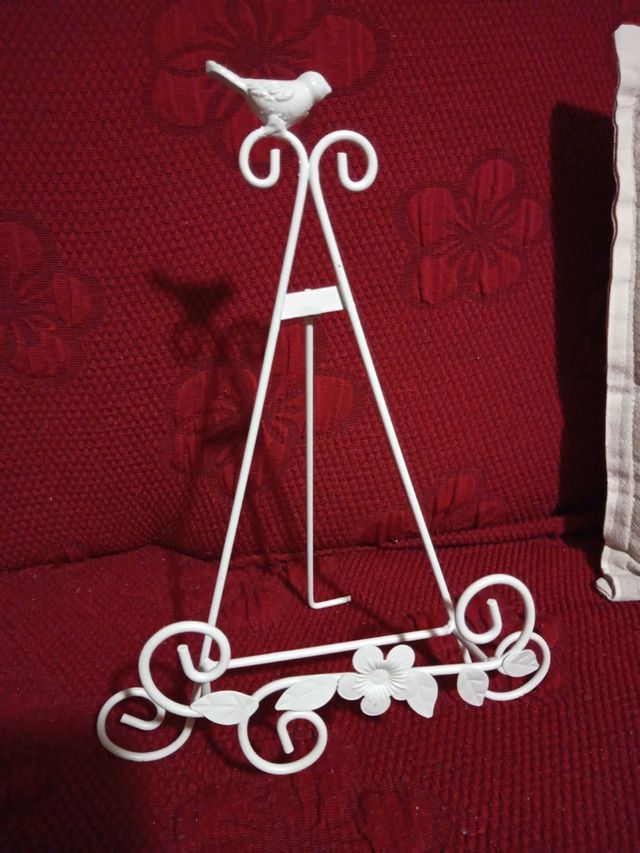 piedistallo in ferro ricamato nuovo