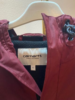 Chaqueta carhartt granate