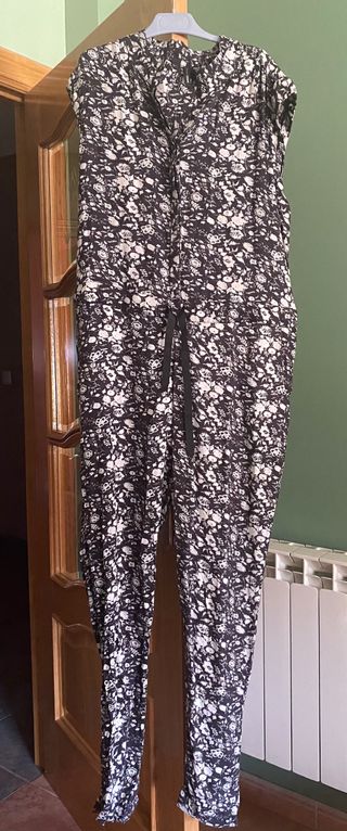 Mono con estampado de flores 
