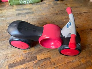 Moto correpasillos NEO de Imaginarium (roja-negra)