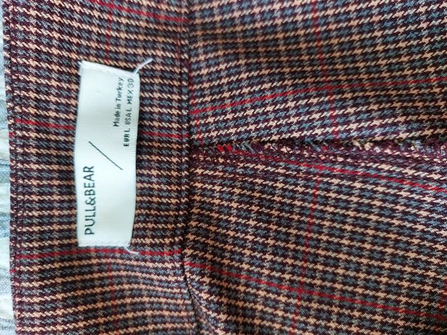 Pantalón Pull&Bear.Tiro 37 cm.Largo 100 cm.