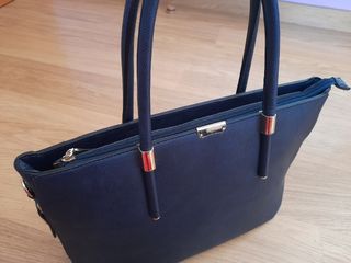 Bolso rígido de asas