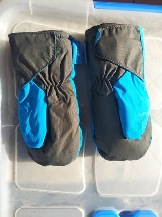 mono+manoplas nieve niño