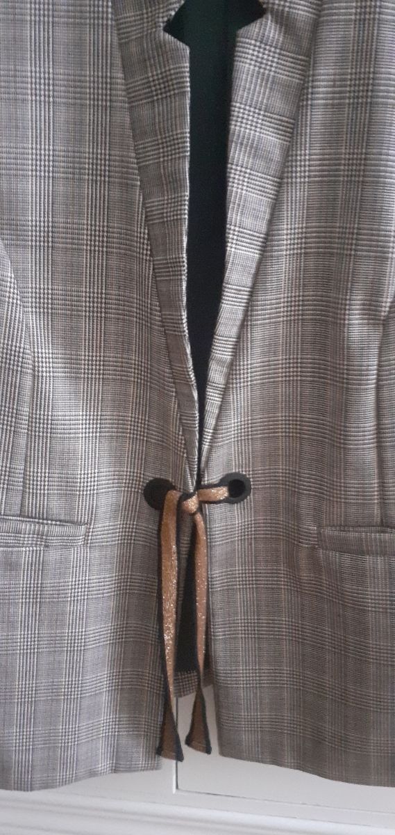 Traje pantalón de cuadros, Muôtti