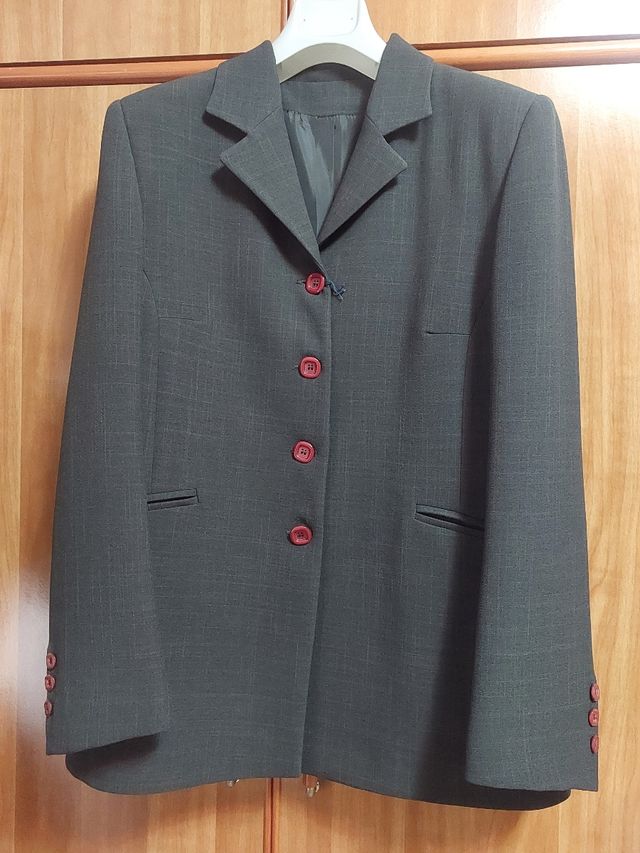 Completo giacca e pantalone con cartellino