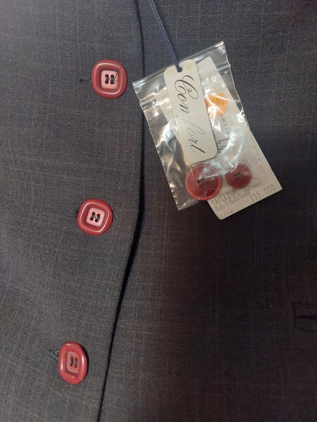 Completo giacca e pantalone con cartellino